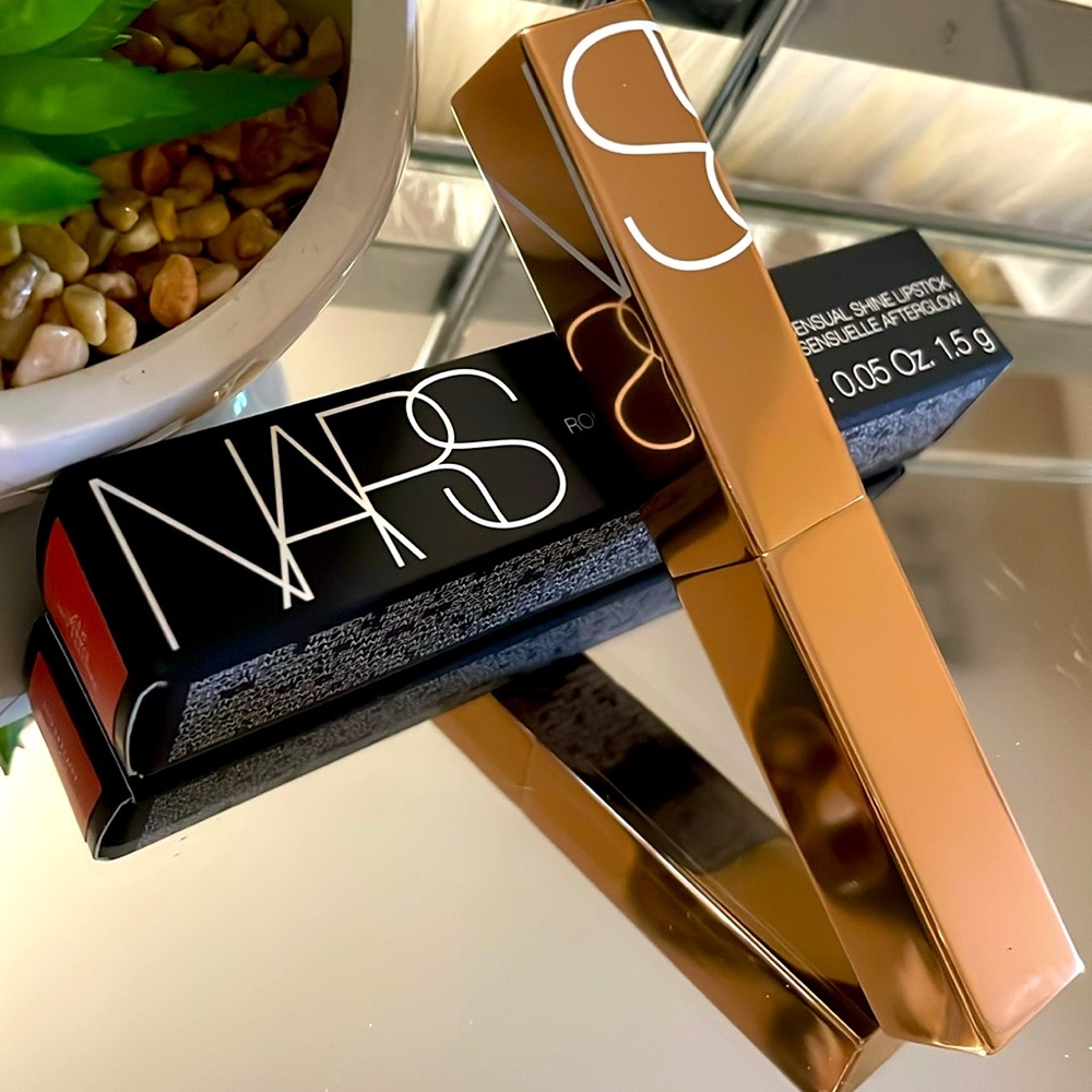 🖤🩷NARS®️ AFTERGLOW
SENSUAL SHINE
LIPSTICK “Truth or Dare” #217 🩷🖤
